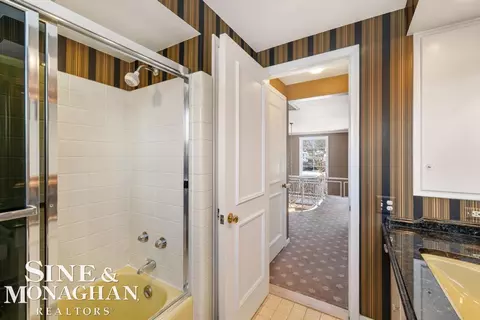 Bath - 286 Grosse Pointe, Grosse Pointe Farms, MI 48236 photo 6 of 7