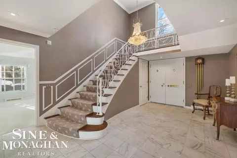 Entry Way - 286 Grosse Pointe, Grosse Pointe Farms, MI 48236 photo 3 of 9