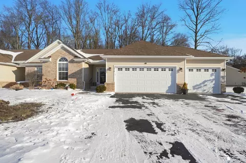 8010 Timber Wood #14, Temperance, MI 48182