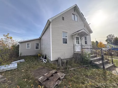 304 N 21st, Escanaba, MI 49829