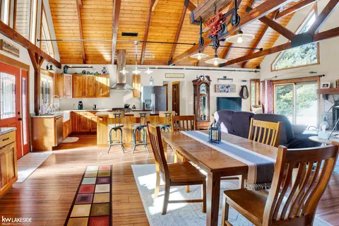 Dining - 9652 Bartel, Columbus, MI 48063 photo 4 of 4