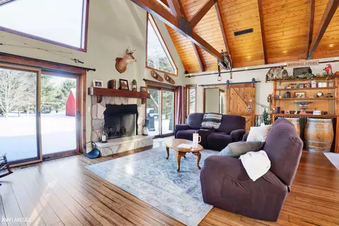 Living - 9652 Bartel, Columbus, MI 48063 photo 2 of 4