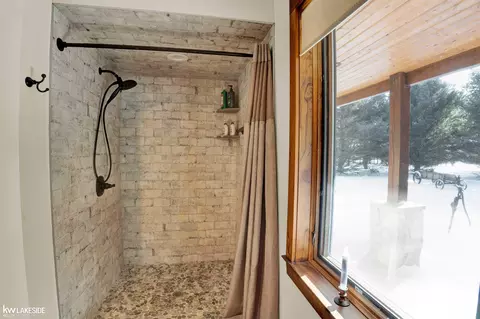 Bath - 9652 Bartel, Columbus, MI 48063 photo 3 of 6
