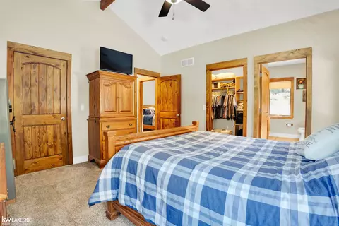 Bedroom - 9652 Bartel, Columbus, MI 48063 photo 2 of 4
