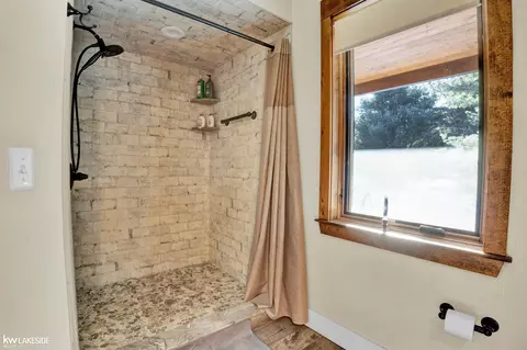 Bath - 9652 Bartel, Columbus, MI 48063 photo 2 of 6