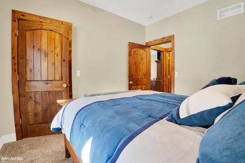 Bedroom - 9652 Bartel, Columbus, MI 48063 photo 4 of 4