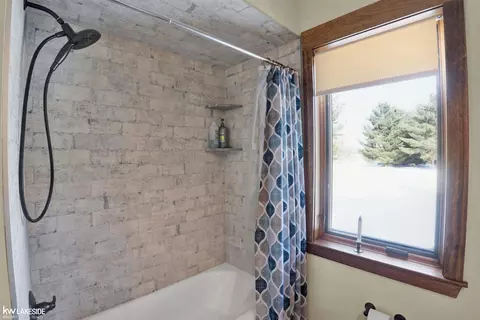 Bath - 9652 Bartel, Columbus, MI 48063 photo 5 of 6
