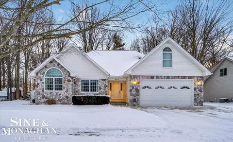 825 Joanwood, Marysville, MI 48040