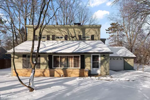 5554 Pleasant, Waterford, MI 48329