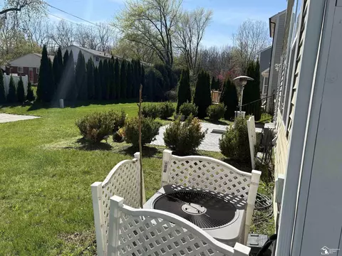 35773 Surrey, Romulus, MI 48174 photo 2