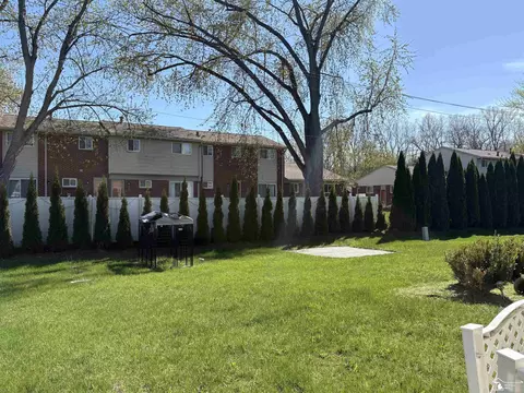 35773 Surrey, Romulus, MI 48174 photo 3
