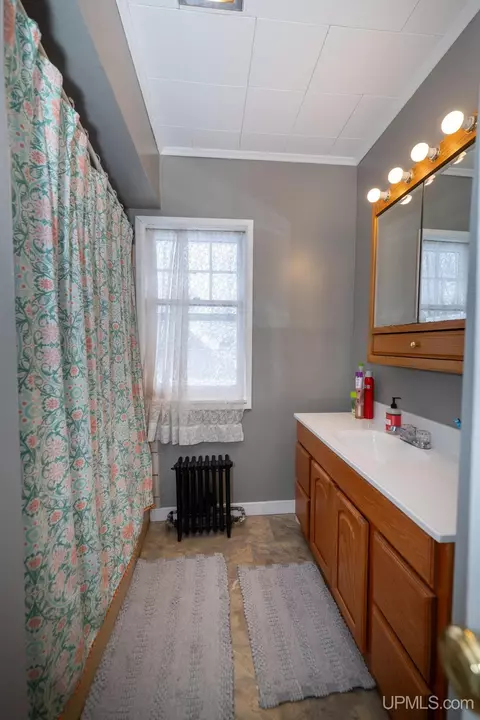 Bath - 704 N Main, Ishpeming, MI 49849 photo 3 of 5