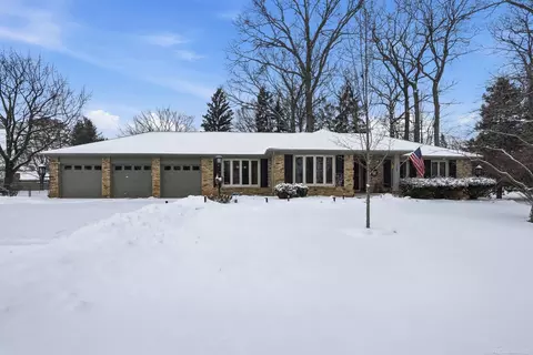 6325 Kings Pointe, Grand Blanc, MI 48439