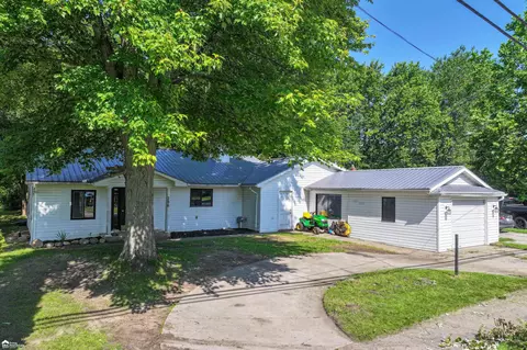 296 S Saginaw, Montrose, MI 48457