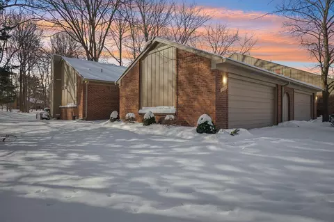 1725 Streamwood, Rochester Hills, MI 48309