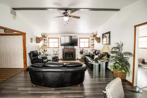 Living - 1623 Morgan, Clio, MI 48420 photo 3 of 6