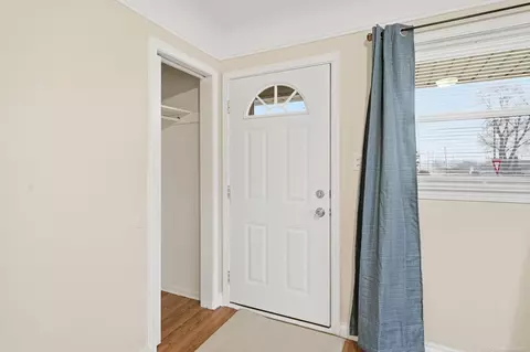 Entry Way - 32260 Linderman, Warren, MI 48093 photo 1 of 3