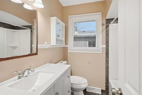 Bath - 32260 Linderman, Warren, MI 48093 photo 1 of 2