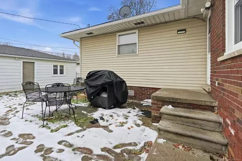 Exterior - 32260 Linderman, Warren, MI 48093 photo 3 of 3