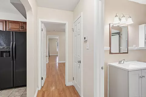Entry Way - 32260 Linderman, Warren, MI 48093 photo 2 of 3