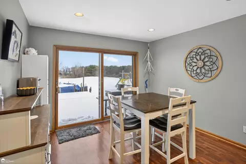 Dining - 1446 Van Vleet, Flushing, MI 48433 photo 1 of 2