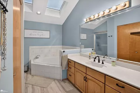 Bath - 1446 Van Vleet, Flushing, MI 48433 photo 1 of 2