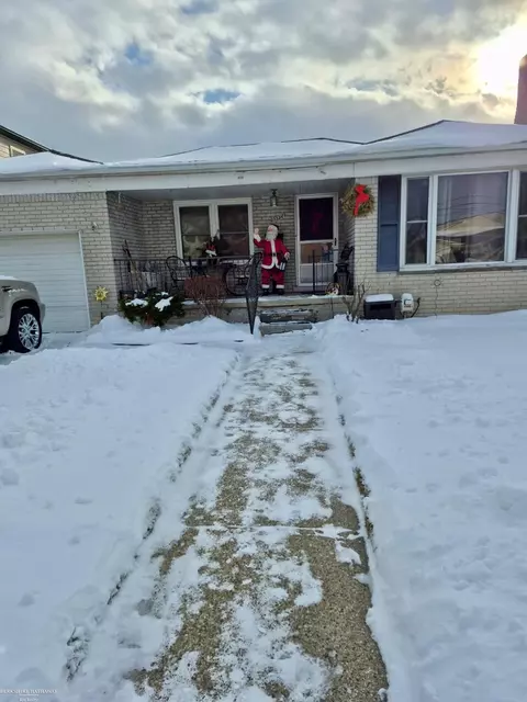 23238 Clairwood, Saint Clair Shores, MI 48080