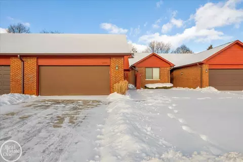 42233 Lochmoor, Clinton Township, MI 48038