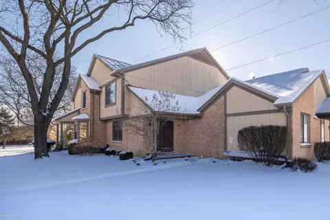 314 Meadow Brg, Rochester Hills, MI 48307