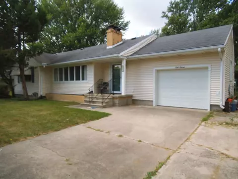 911 S Powell, Essexville, MI 48732