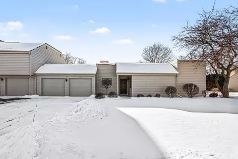 6334 Golf Lks #COURT A, Bay City, MI 48706