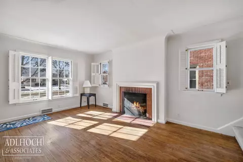 1394 Hampton, Grosse Pointe Woods, MI 48236 photo 3