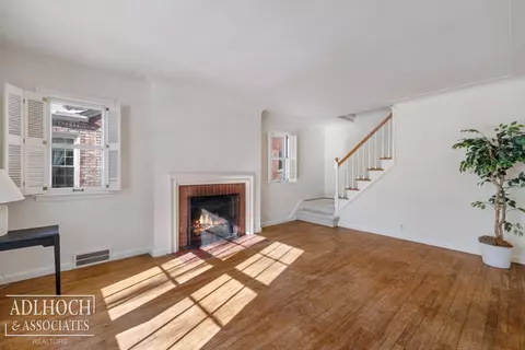 1394 Hampton, Grosse Pointe Woods, MI 48236 photo 2