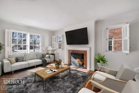 1394 Hampton, Grosse Pointe Woods, MI 48236 photo 4