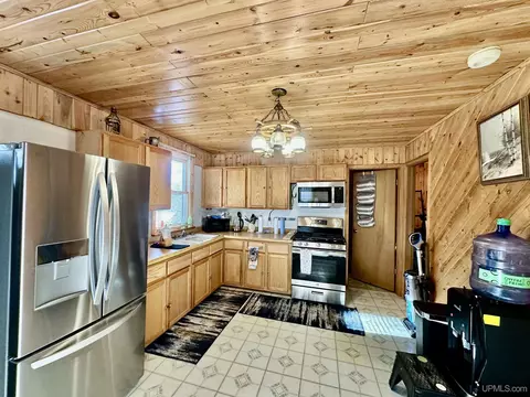 Kitchen - 16350 County Road Cf, Ishpeming, MI 49849 photo 2 of 4