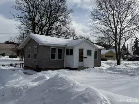 1101 Cedar, Iron Mountain, MI 49801
