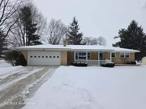 324 Andres, Chesaning, MI 48616