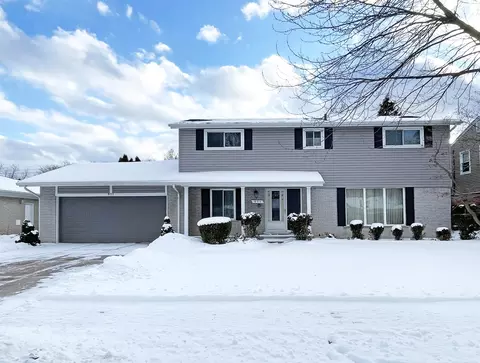 971 Canterbury, Grosse Pointe Woods, MI 48236