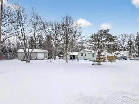 5368 N N Ctr, Saginaw, MI 48604