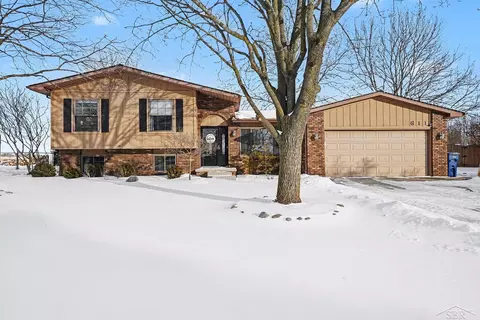611 E Dawn, Freeland, MI 48623