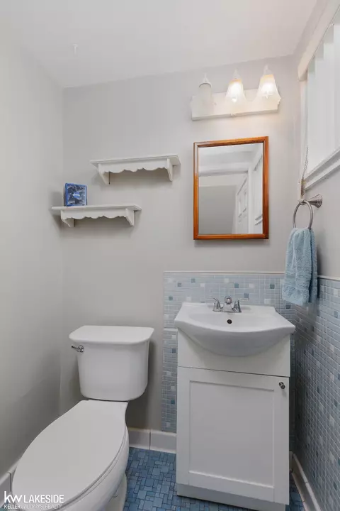 Bath - 24555 Willowby, Eastpointe, MI 48021 photo 3 of 3
