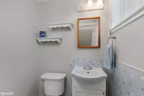 Bath - 24555 Willowby, Eastpointe, MI 48021 photo 2 of 3