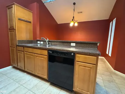Kitchen - 45705 Cagney, Macomb, MI 48044 photo 3 of 3