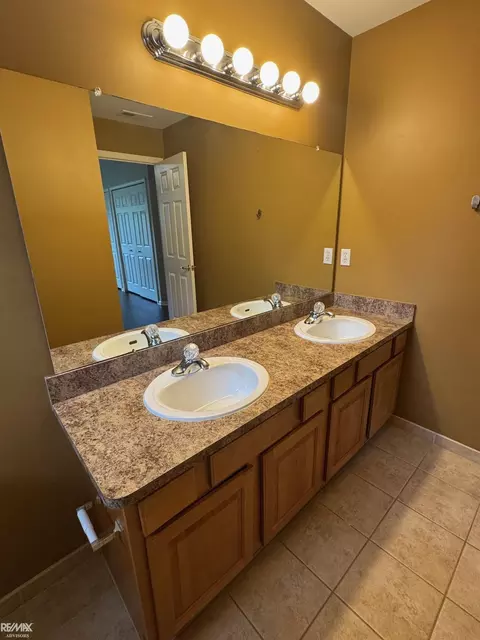 Bath - 45705 Cagney, Macomb, MI 48044 photo 1 of 3