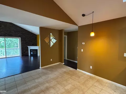 Living - 45705 Cagney, Macomb, MI 48044 photo 4 of 4