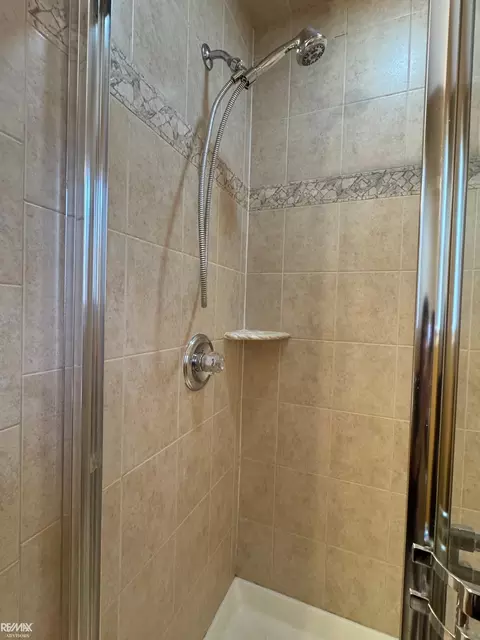Bath - 45705 Cagney, Macomb, MI 48044 photo 2 of 3