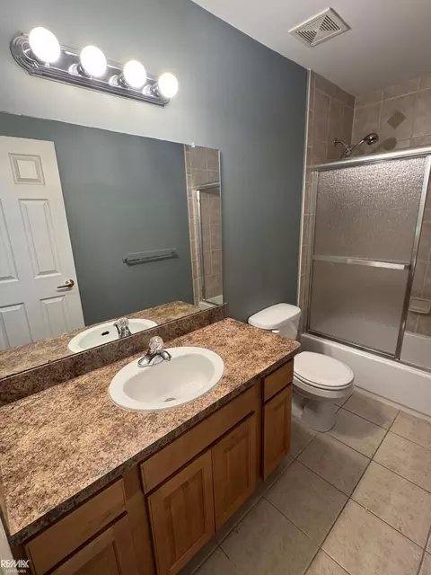 Bath - 45705 Cagney, Macomb, MI 48044 photo 3 of 3