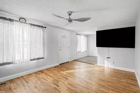 Living - 4452 Muriel, Flint, MI 48506 photo 3 of 6