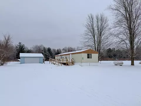 6570 N Geneva, Coleman, MI 48618