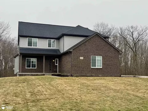 8224 Peninsula, Grand Blanc, MI 48439